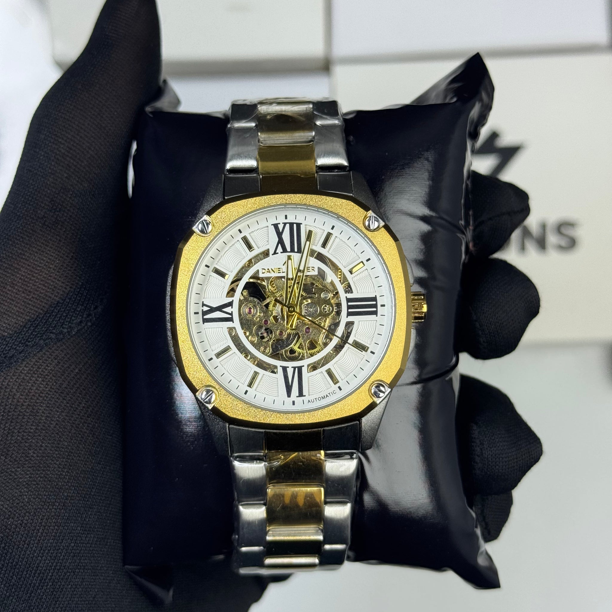 DP Automatic With Skelton Back and Butterfly Lock